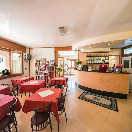 호텔 Albergo Centrale 2*