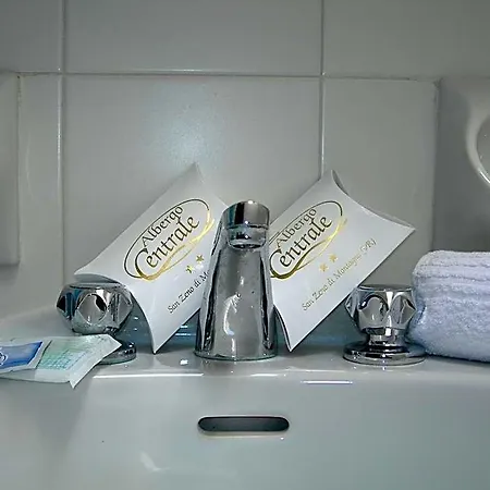Albergo Centrale 산 제노 디 몬타냐