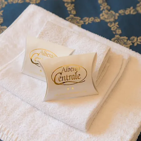 Albergo Centrale Сан-Дзено-ди-Монтанья