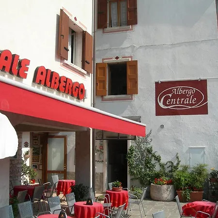 Albergo Centrale מלון