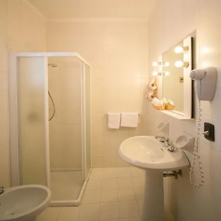 Albergo Centrale Отель 2*
